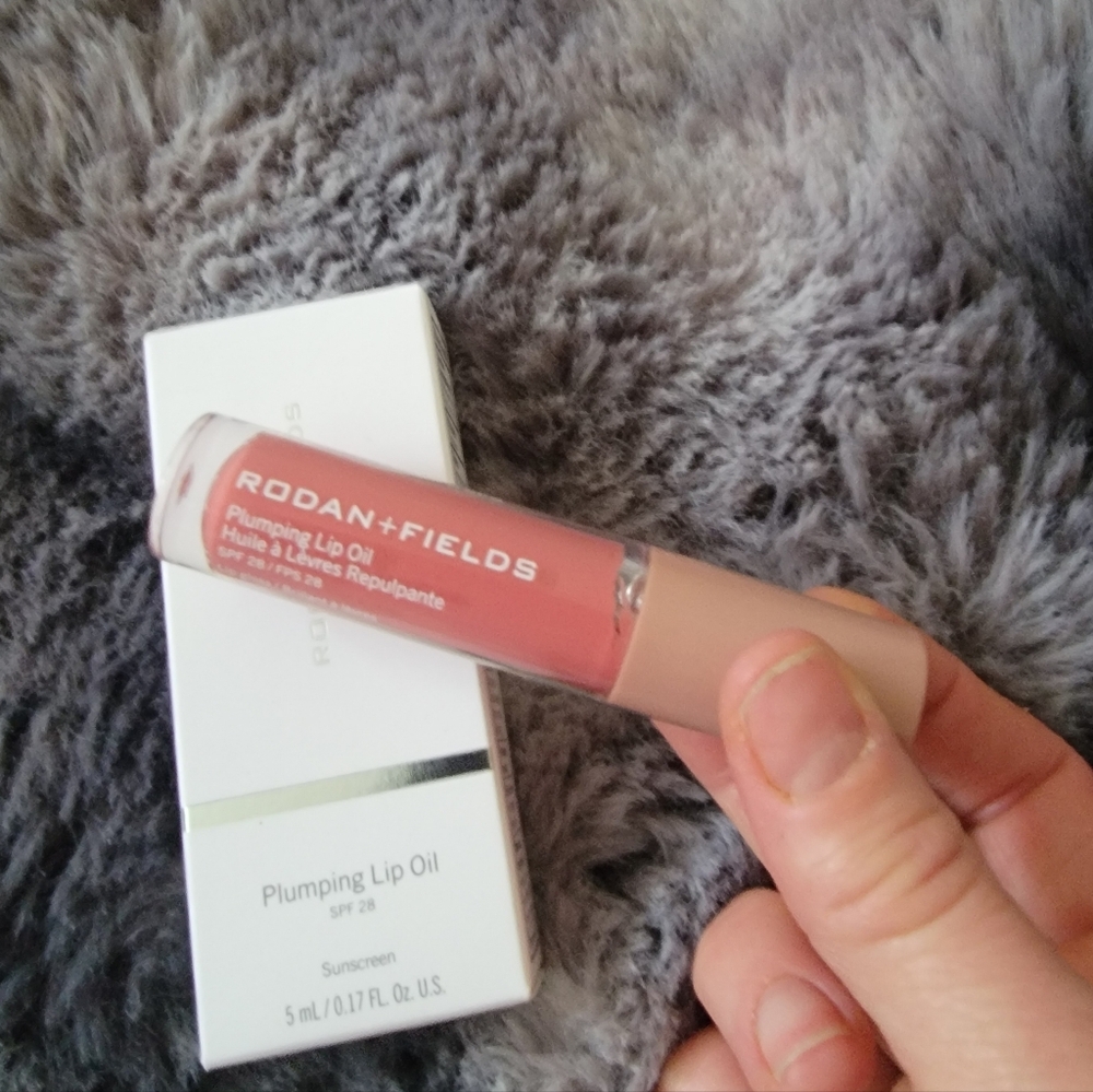 Rodan + Fields Plumping Lip Oil Pink/Rose
